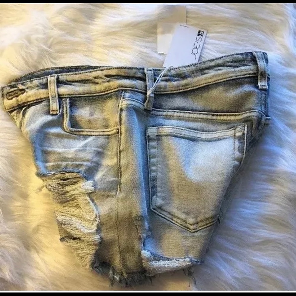 SOLD‼️Joes Jeans Ozzie Destroyed Fray Hem Denim Shorts - Picture 5 of 5